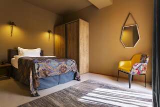 Отель Brim Hotel Тбилиси Трехместный номер с балконом-5